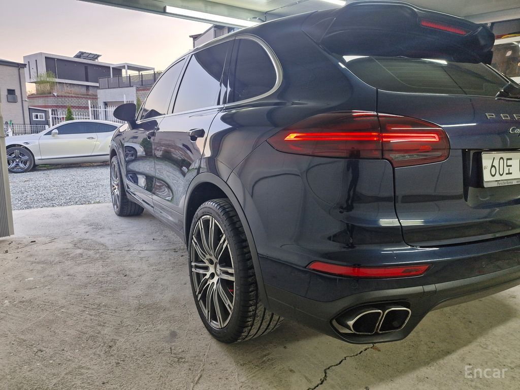 Porsche New Cayenne 3.0 Diesel Platinum Edition 2012