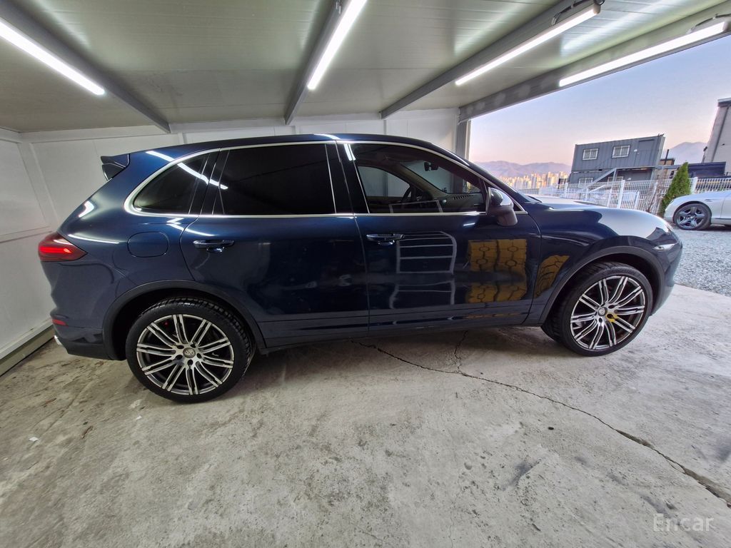 Porsche New Cayenne 3.0 Diesel Platinum Edition 2012