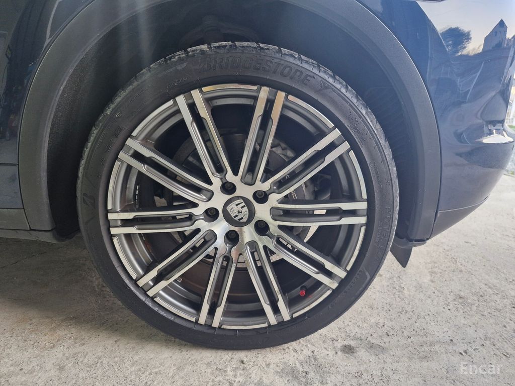 Porsche New Cayenne 3.0 Diesel Platinum Edition 2012