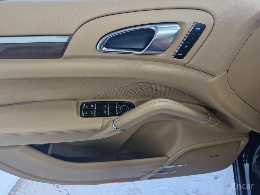 Porsche New Cayenne 3.0 Diesel Platinum Edition 2012