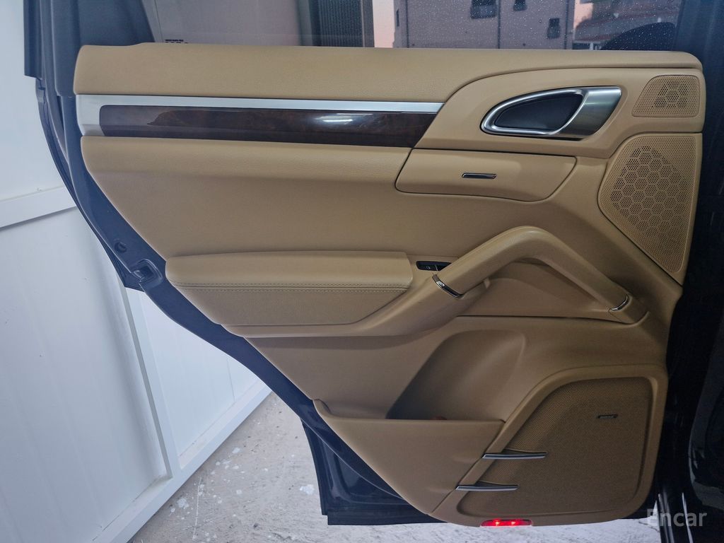 Porsche New Cayenne 3.0 Diesel Platinum Edition 2012