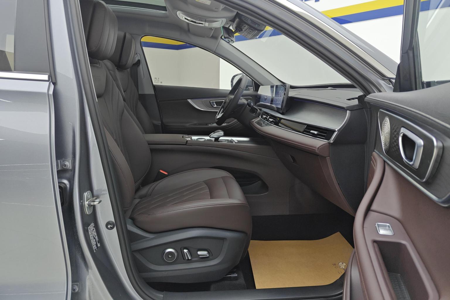 Tiggo 8 PRO 2024 Champion Edition 390T Two-wheel drive Proud Edition 7 seats