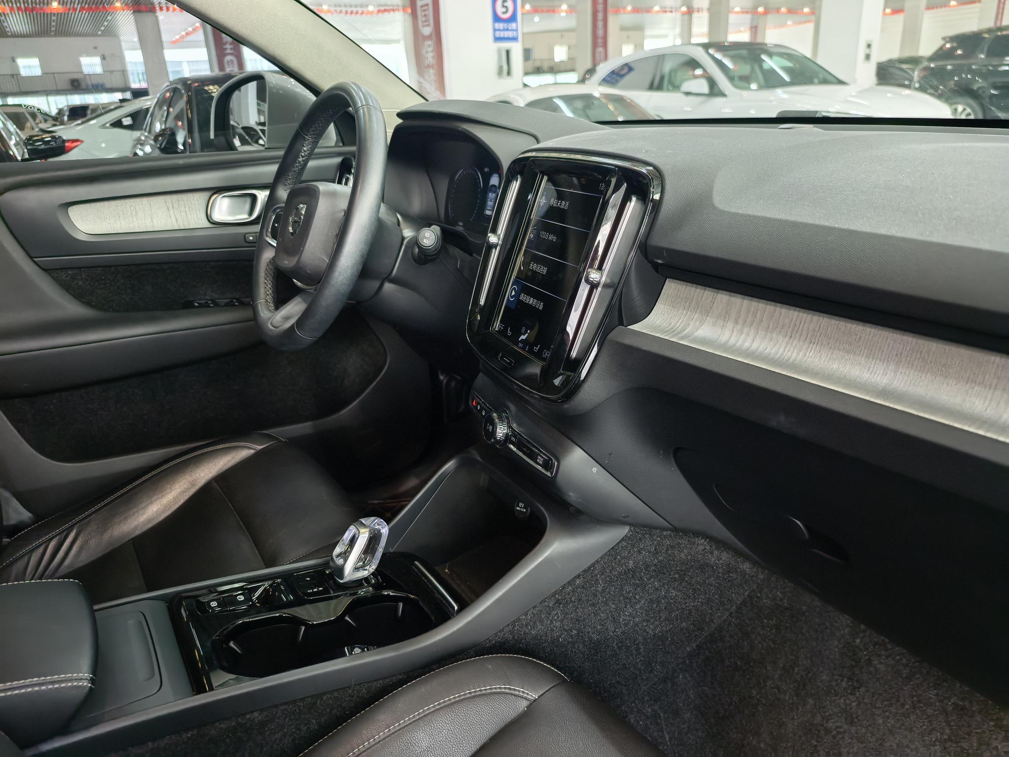 Volvo XC40 2022 T4 4WD Vision Luxury