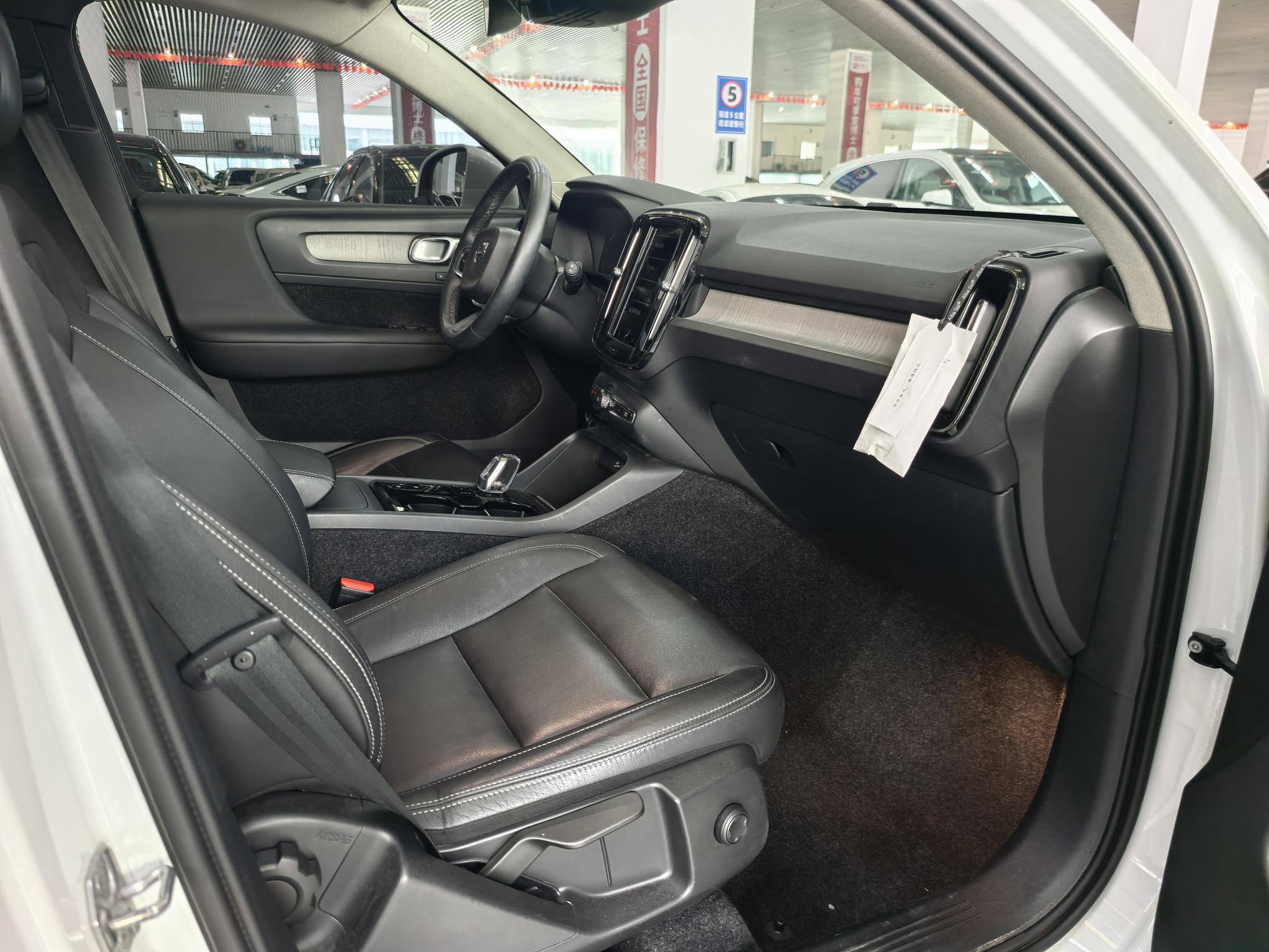 Volvo XC40 2022 T4 4WD Vision Luxury