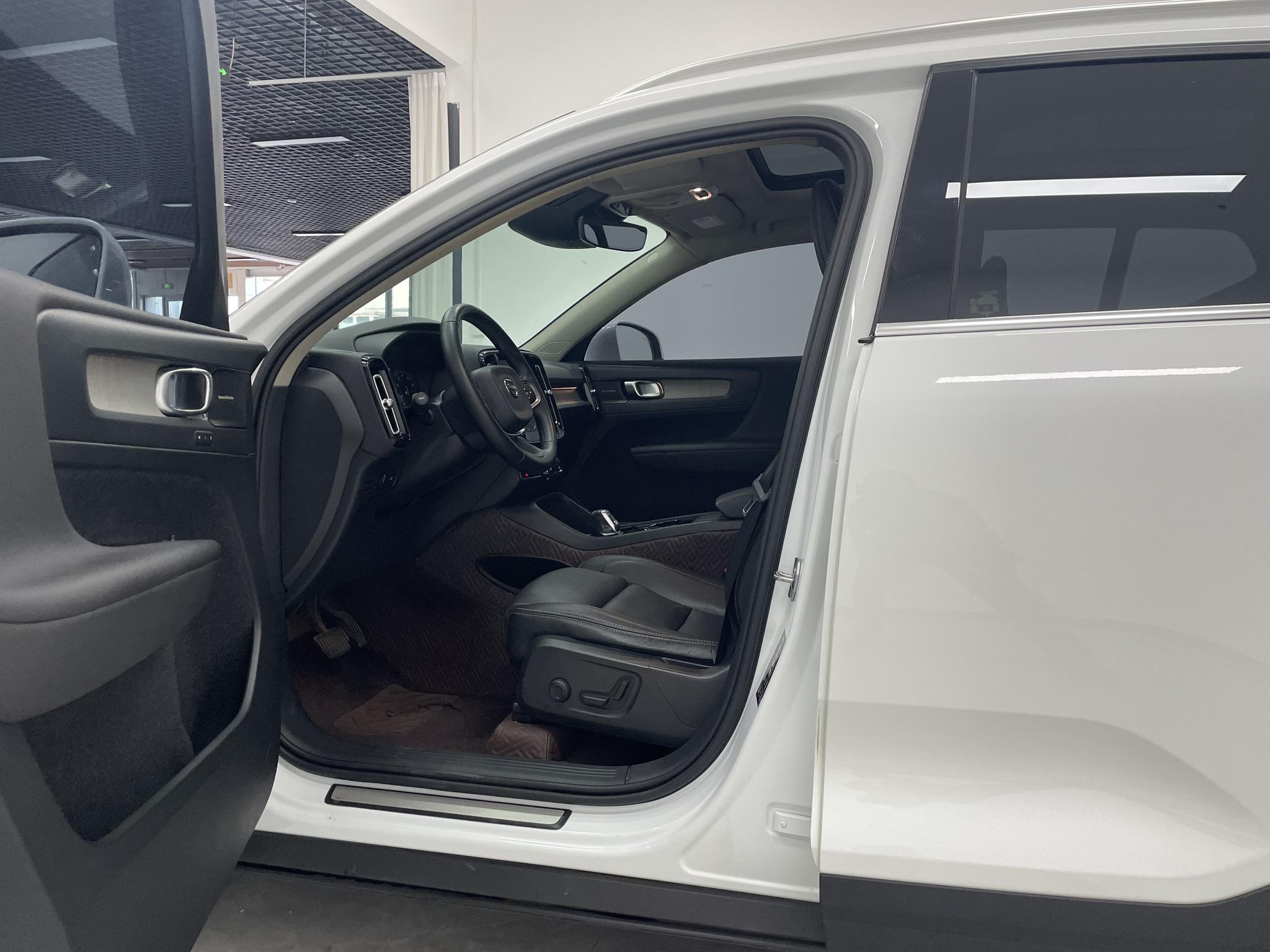 Volvo XC40 2020 T4 4WD Smart Elegant Luxury