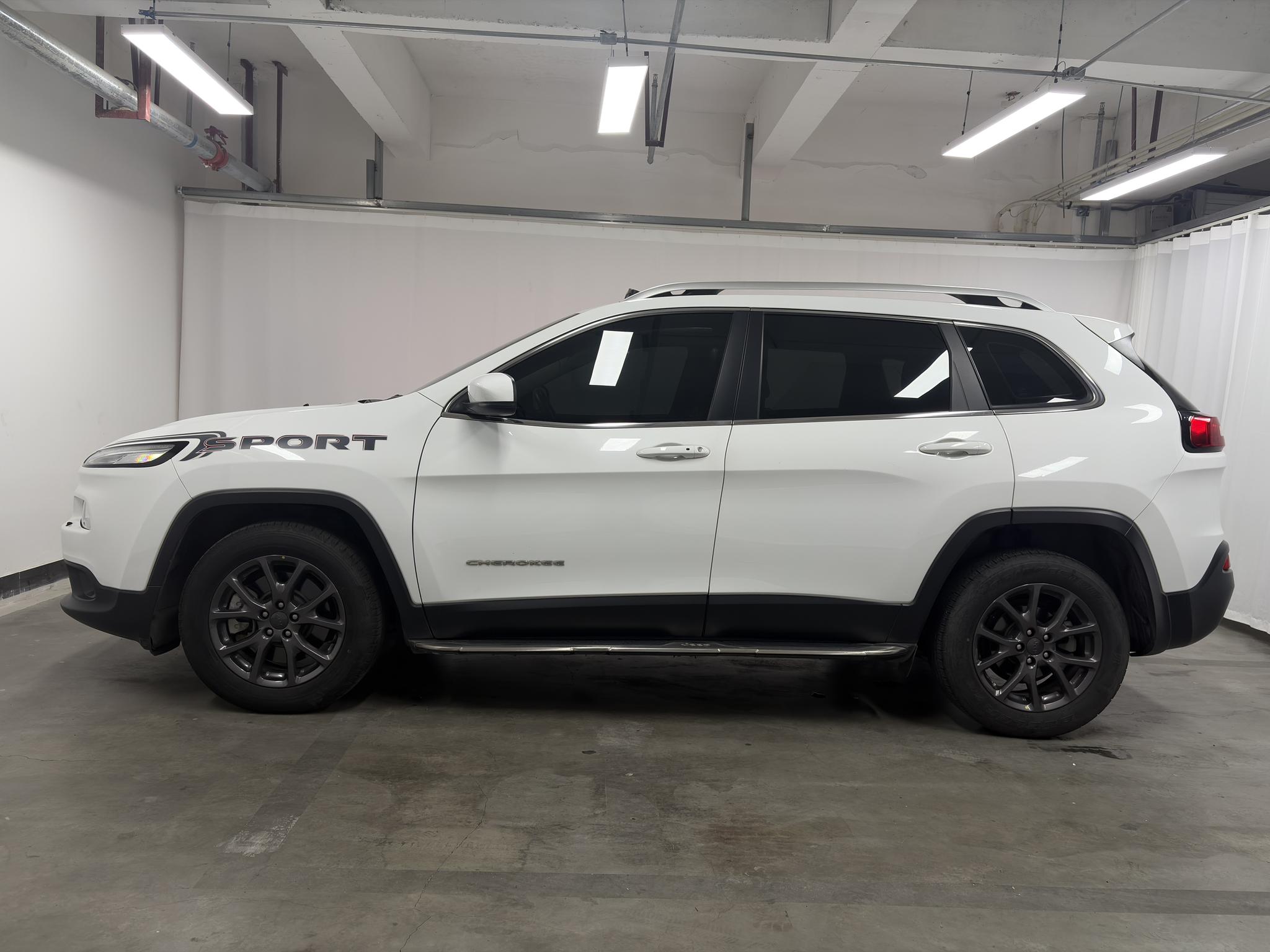 Jeep Cherokee 2020 2.0L 2WD Classic Sport