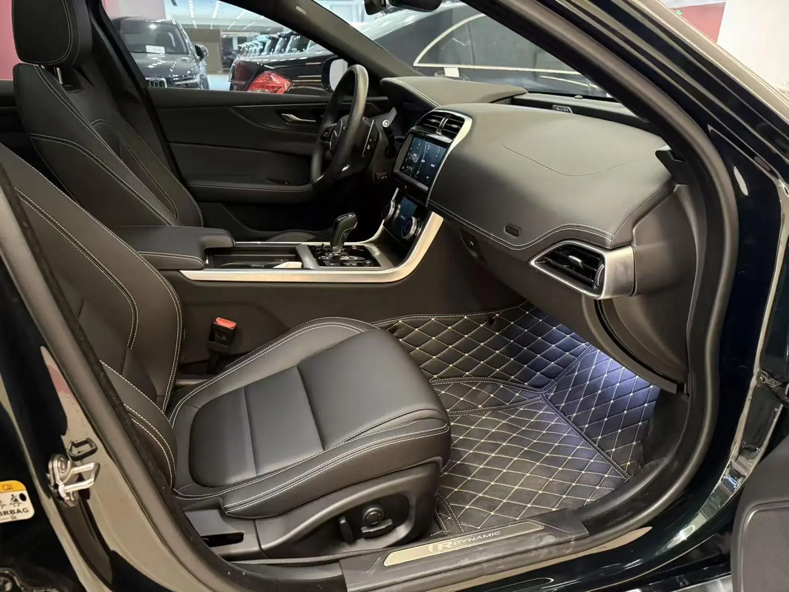 Jaguar XEL 2023 2.0T 250PS R-DYNAMIC S Progressive Sport