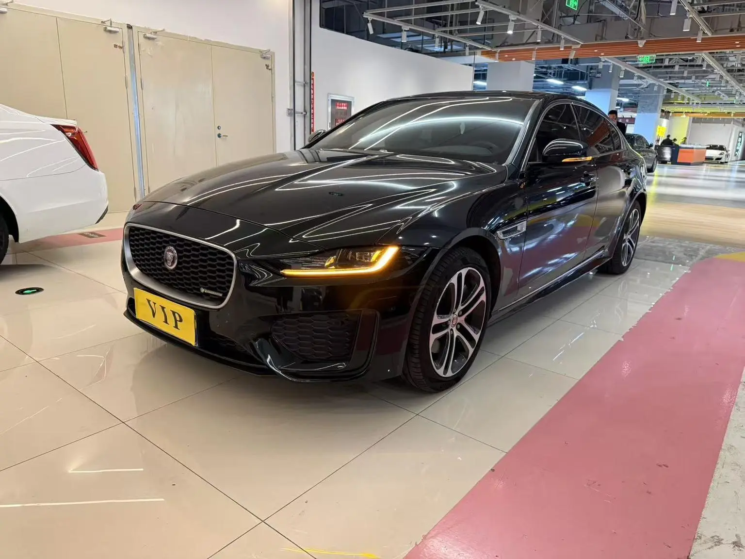 Jaguar XEL 2023 2.0T 250PS R-DYNAMIC S Progressive Sport