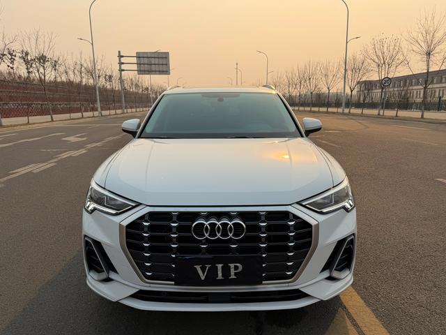 Audi Q3 2023 35 TFSI Dynamic Fashion