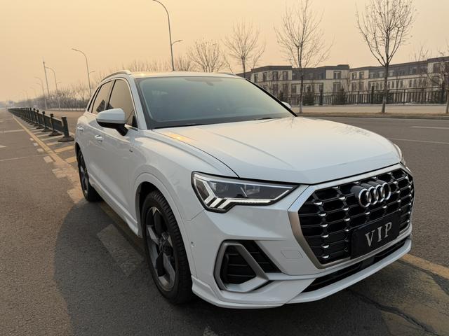 Audi Q3 2023 35 TFSI Dynamic Fashion