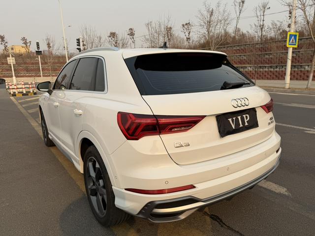 Audi Q3 2023 35 TFSI Dynamic Fashion