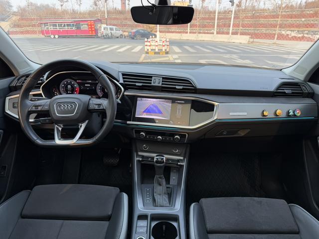 Audi Q3 2023 35 TFSI Dynamic Fashion