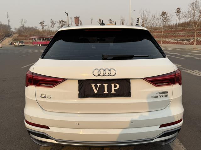 Audi Q3 2023 35 TFSI Dynamic Fashion