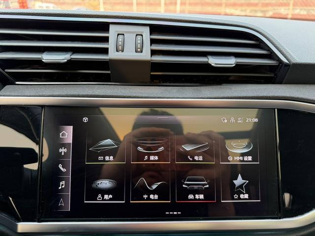 Audi Q3 2023 35 TFSI Dynamic Fashion