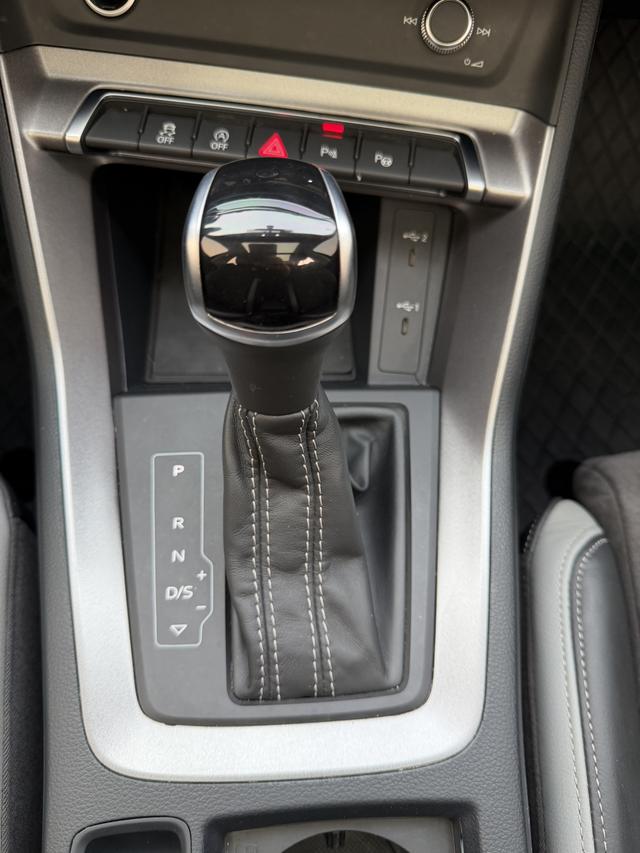 Audi Q3 2023 35 TFSI Dynamic Fashion