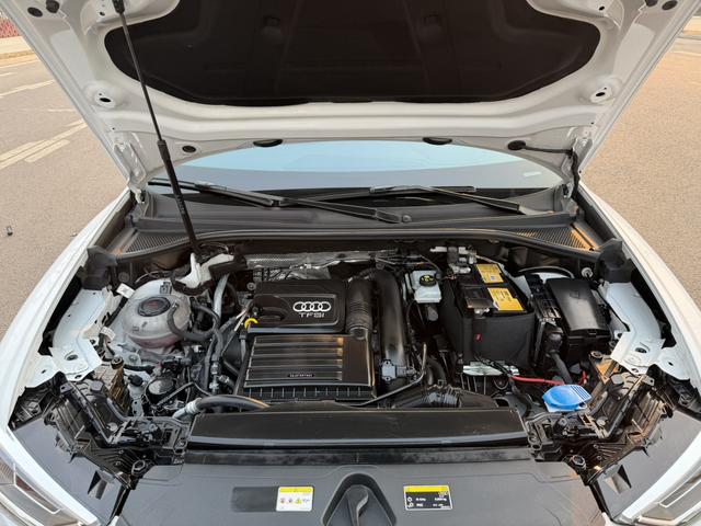 Audi Q3 2023 35 TFSI Dynamic Fashion