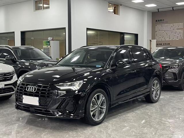 Audi Q3 2022 35 TFSI Dynamic Fashion