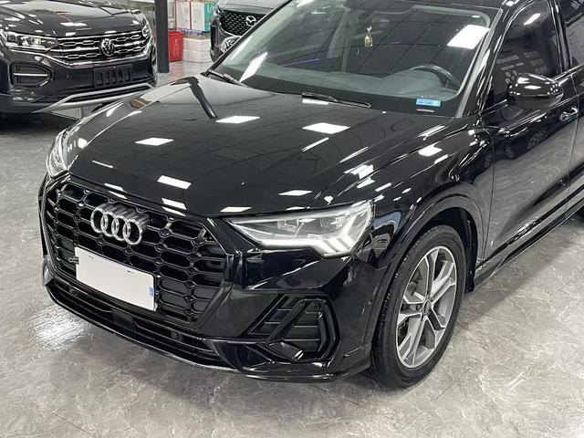 Audi Q3 2022 35 TFSI Dynamic Fashion