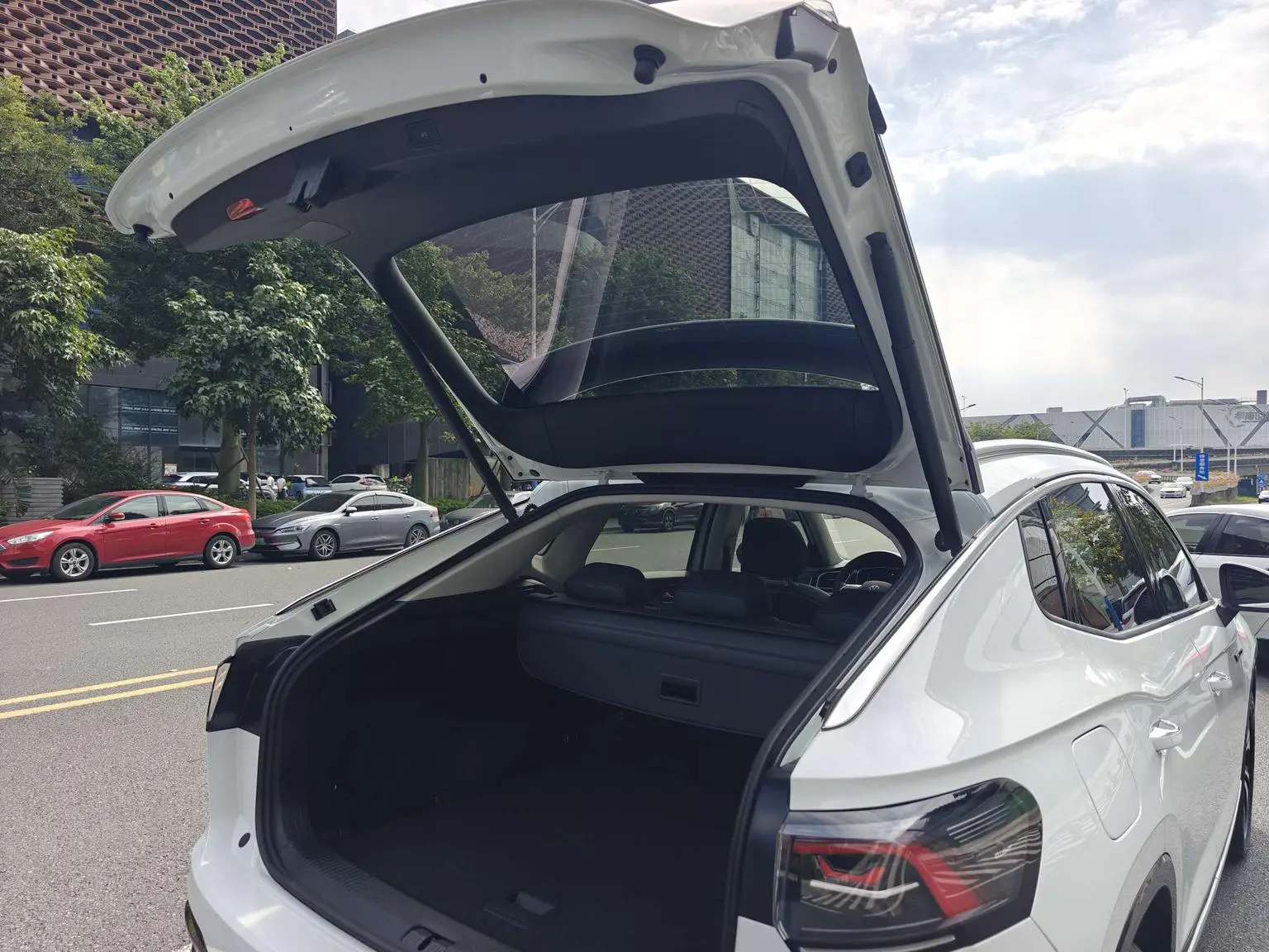 Volkswagen Tayron X 2023 330TSI 2WD Premium High Performance