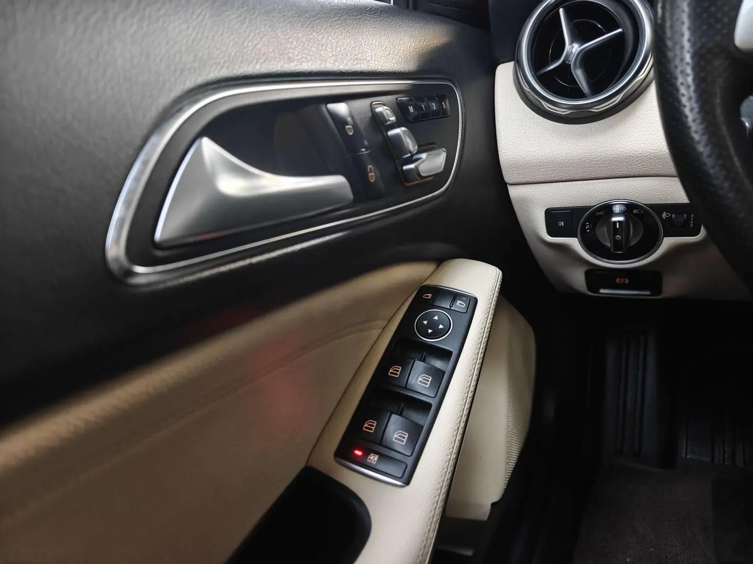 Mercedes-Benz GLA 2019 GLA 200 Fashion