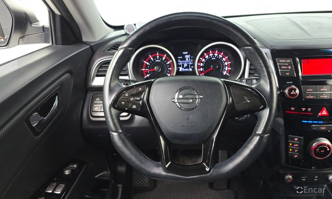 KG Mobility (Ssangyong) Tivoli VX 2WD 2017