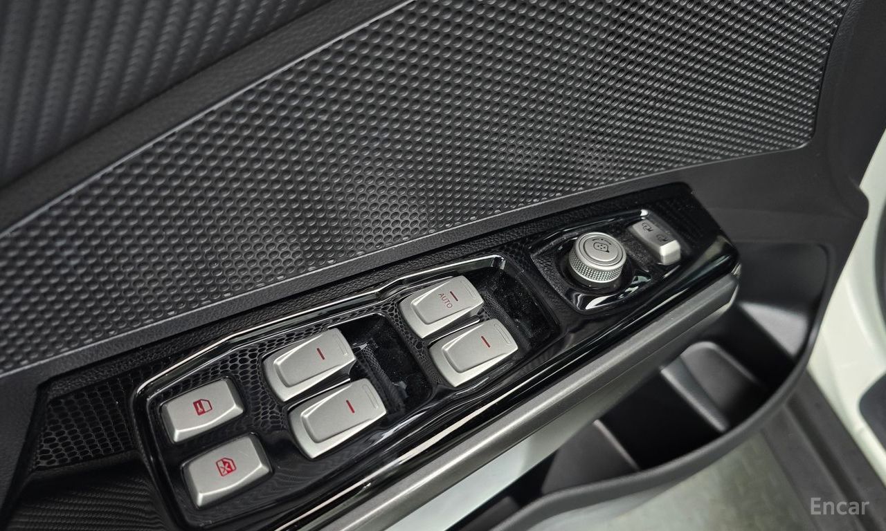 KG Mobility (Ssangyong) Tivoli VX 2WD 2017