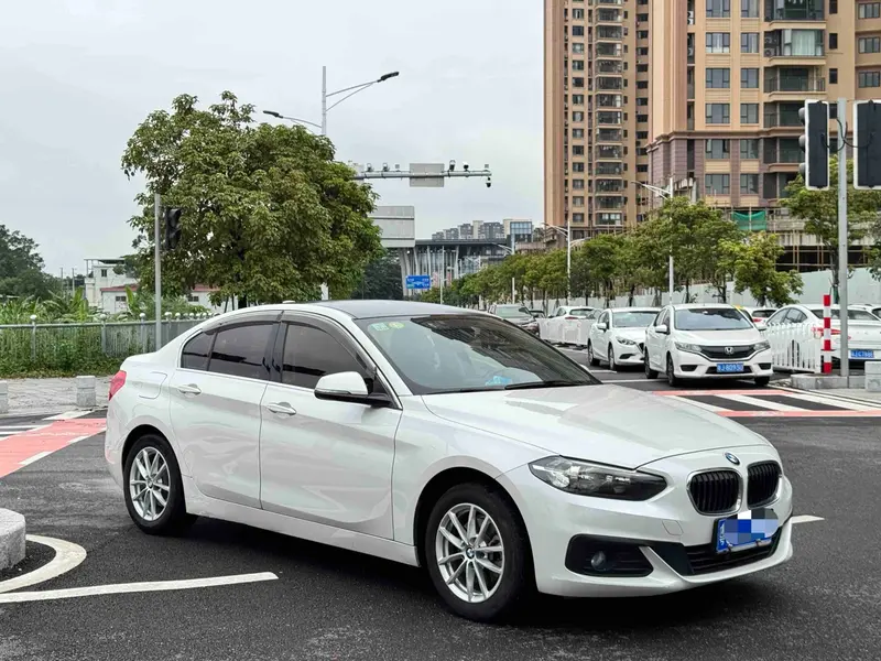 BMW 1 Series 2018 118i Fashion Model