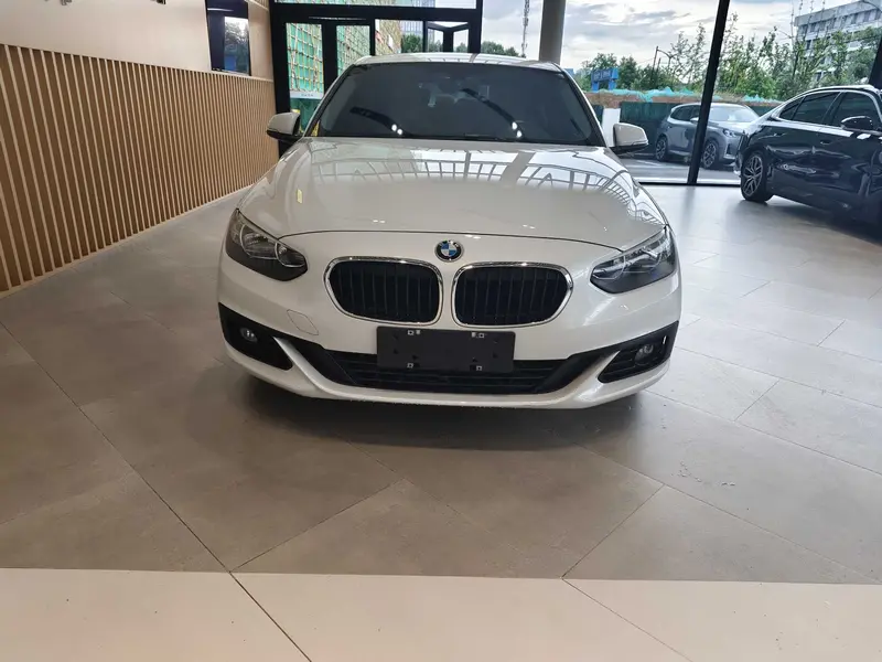BMW 1 Series 2017 118i Fashion Model