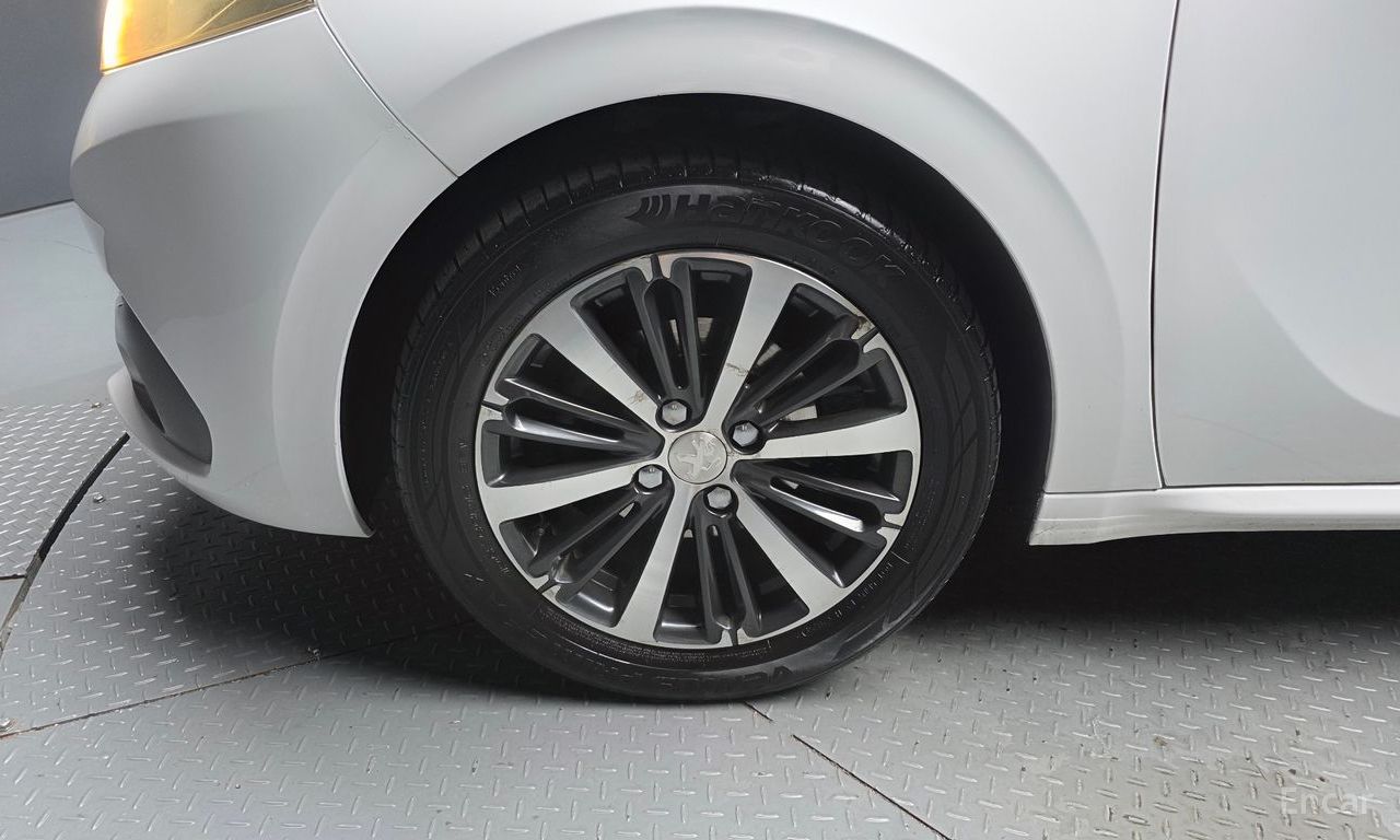 Peugeot 208 1.6 BlueHDi Allure 5-door 2017