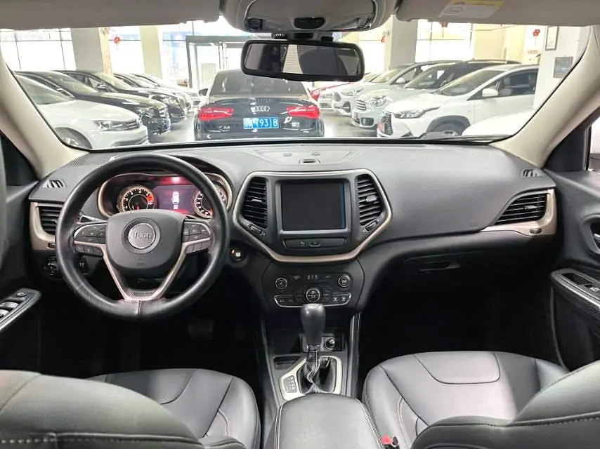 Jeep Cherokee 2019 2.0L 2WD China V