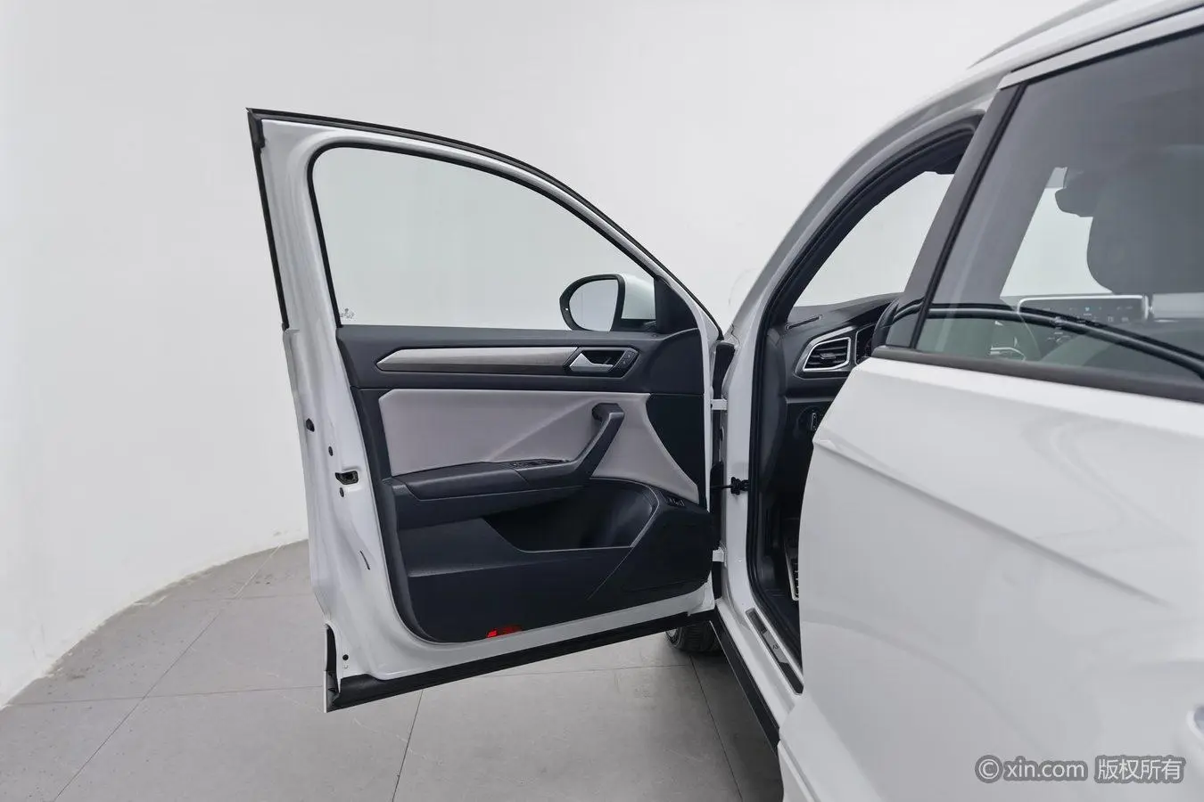 Volkswagen T-Roc 2023 300TSI DSG