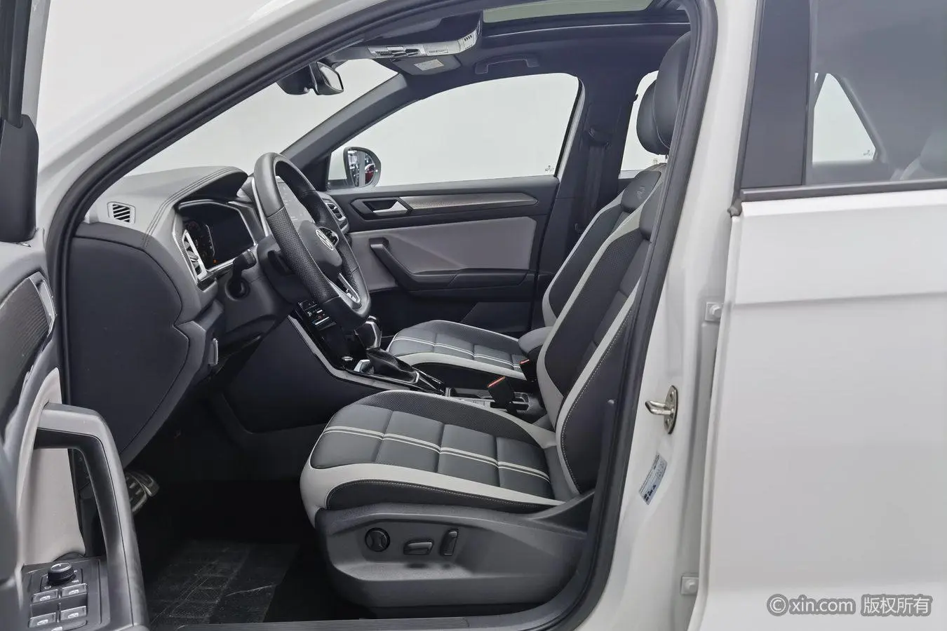 Volkswagen T-Roc 2023 300TSI DSG