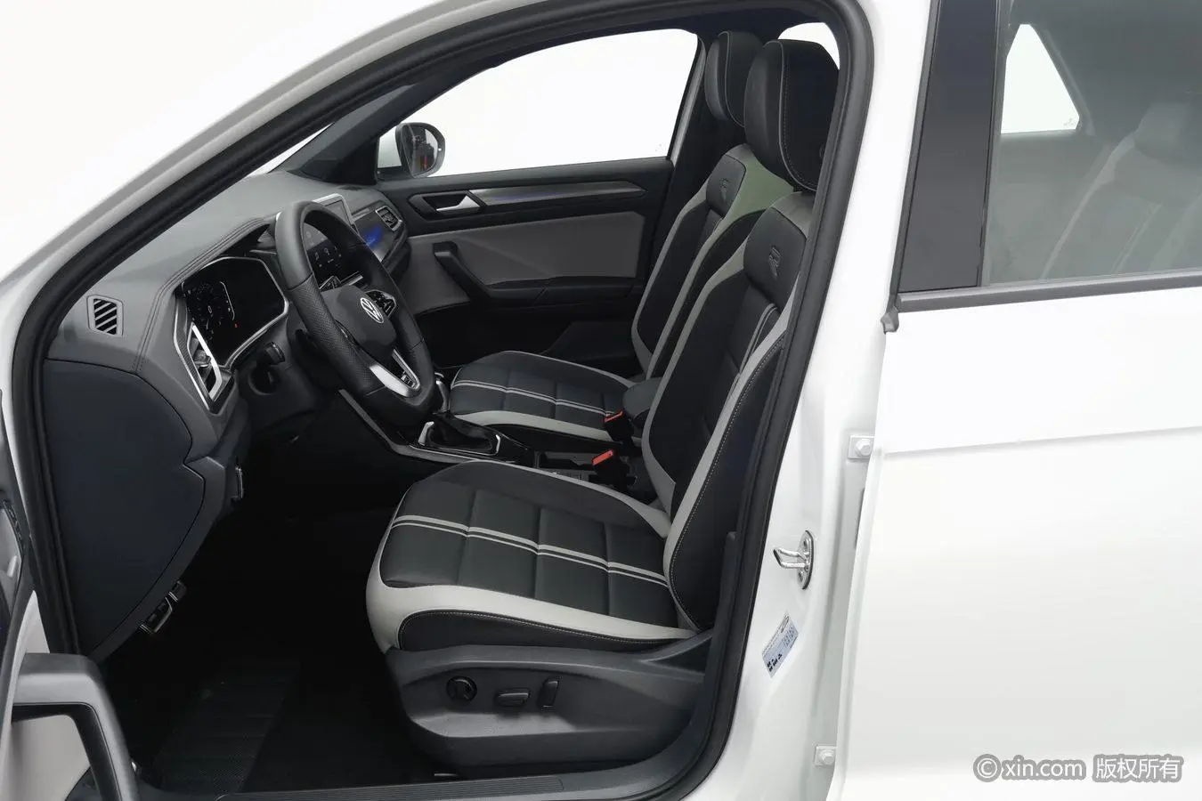 Volkswagen T-Roc 2023 300TSI DSG