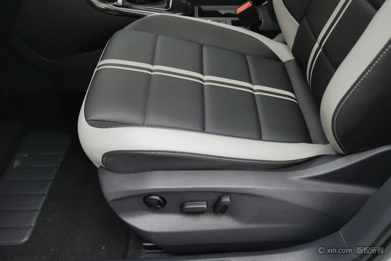 Volkswagen T-Roc 2023 300TSI DSG