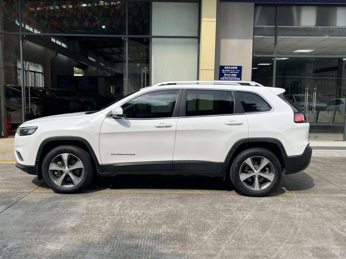 Jeep Cherokee 2019 2.0T 4WD China VI