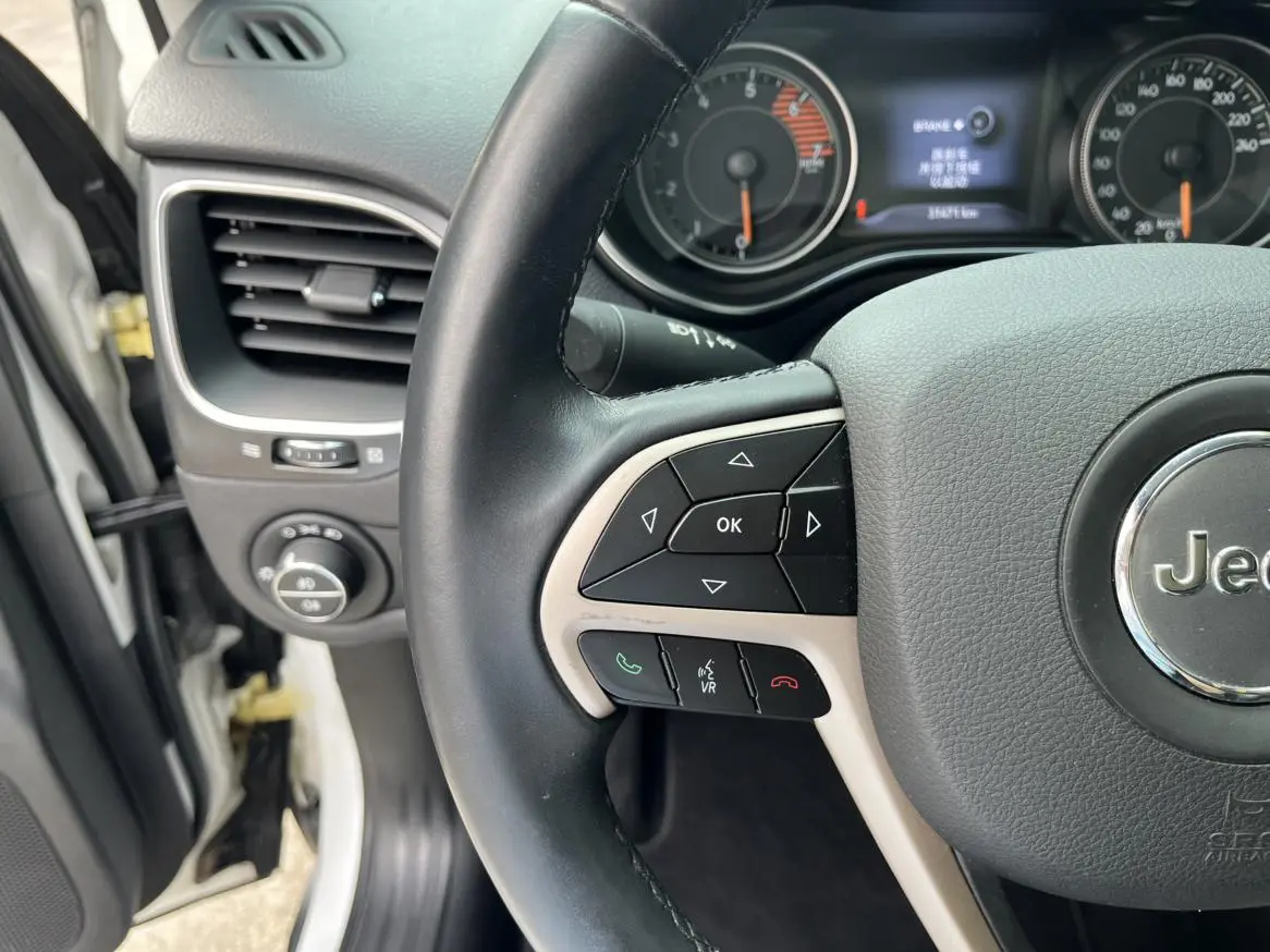 Jeep Cherokee 2019 2.0T 4WD China VI