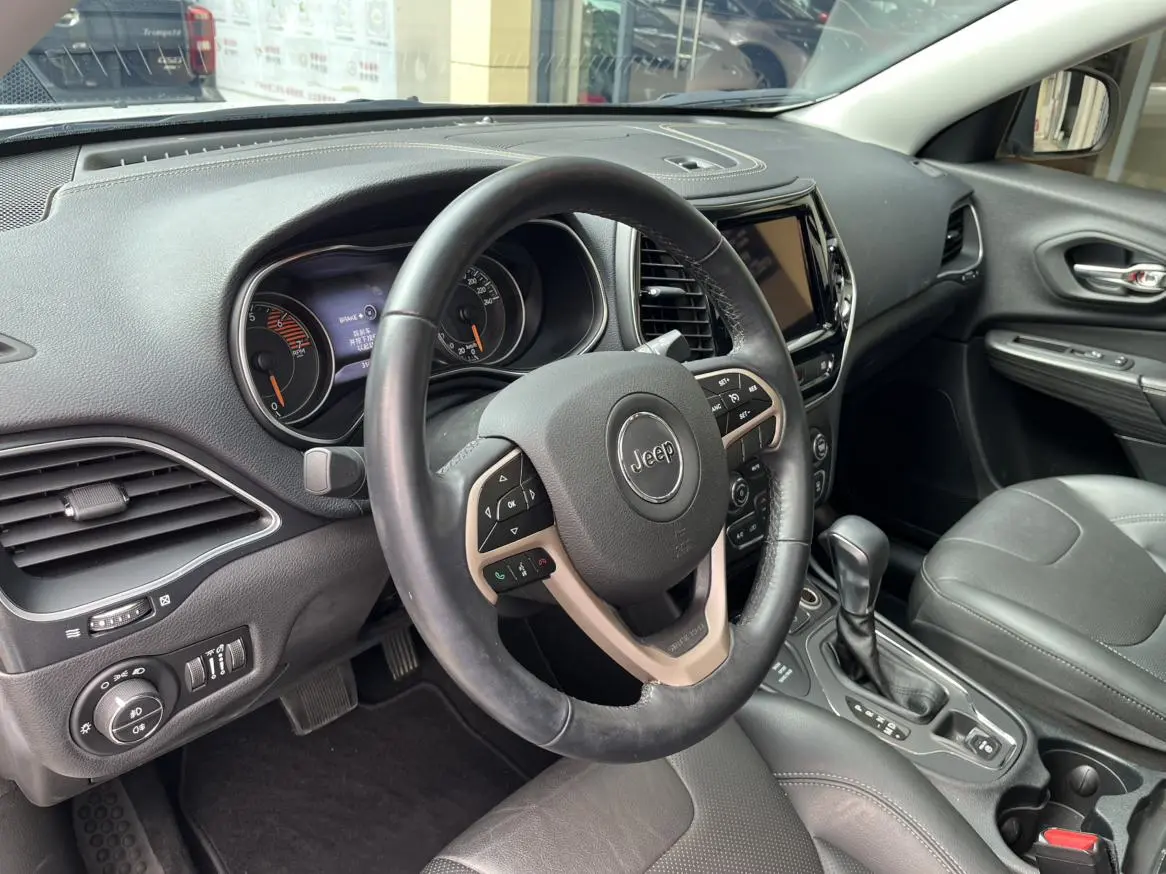 Jeep Cherokee 2019 2.0T 4WD China VI