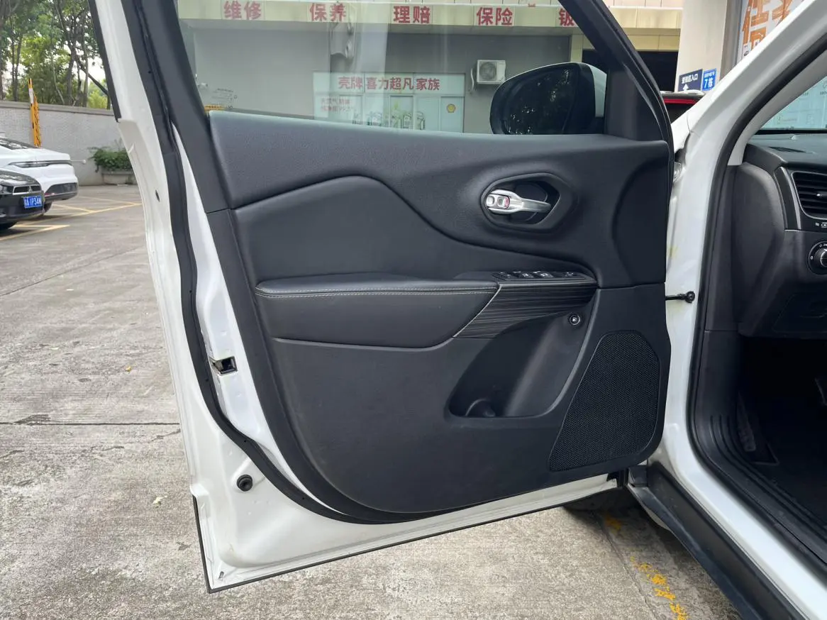 Jeep Cherokee 2019 2.0T 4WD China VI