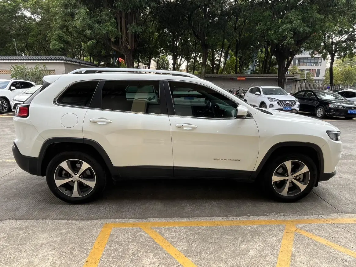 Jeep Cherokee 2019 2.0T 4WD China VI