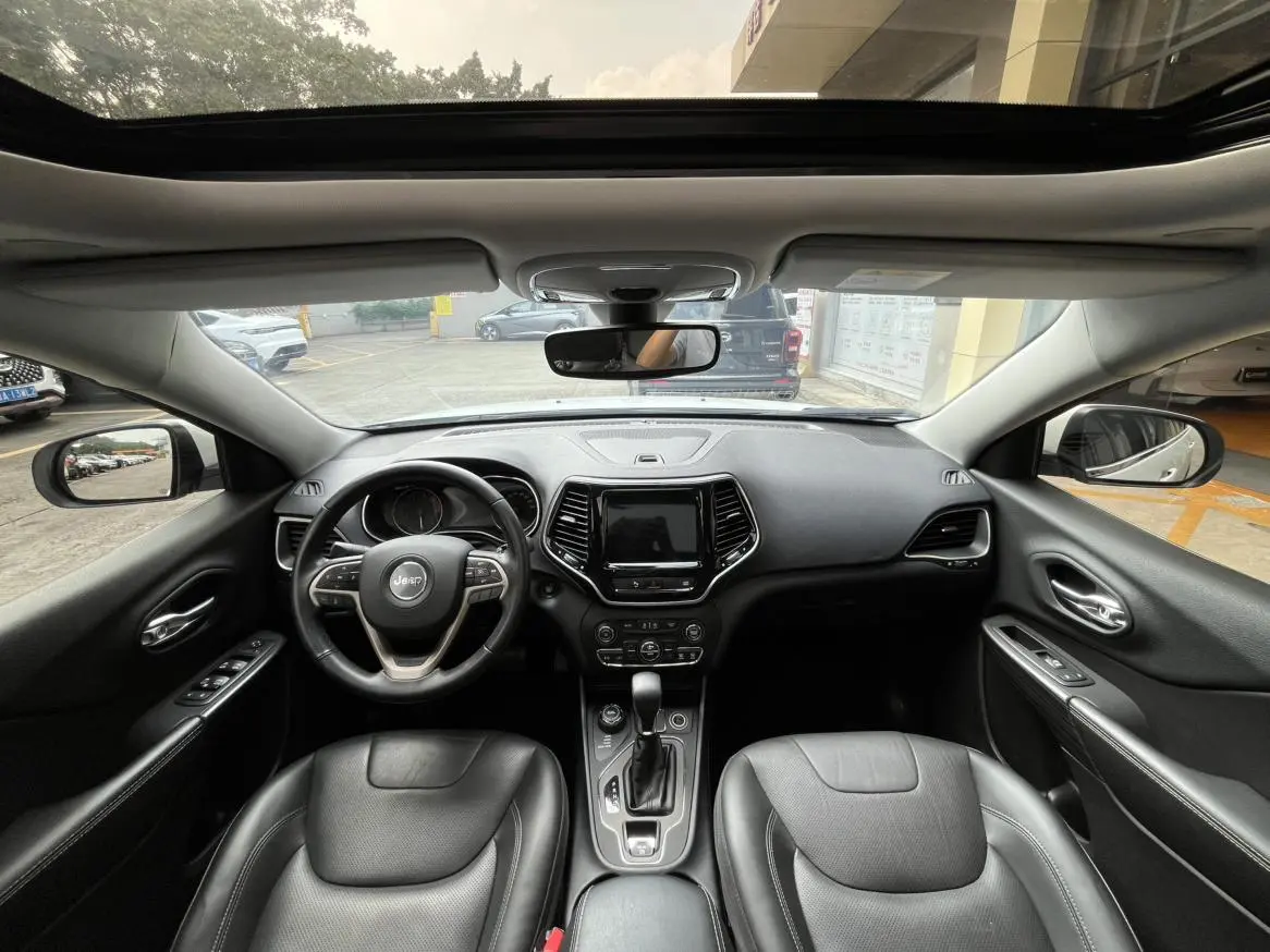 Jeep Cherokee 2019 2.0T 4WD China VI