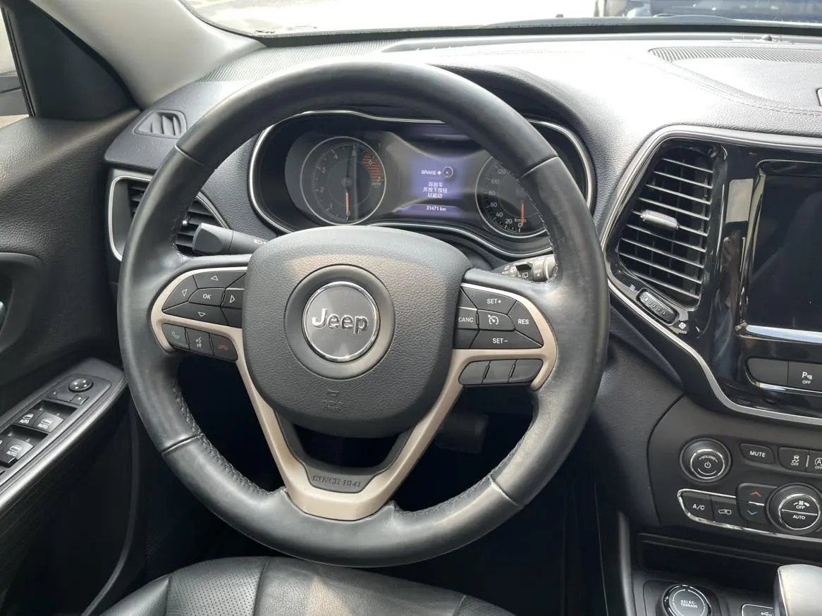 Jeep Cherokee 2019 2.0T 4WD China VI