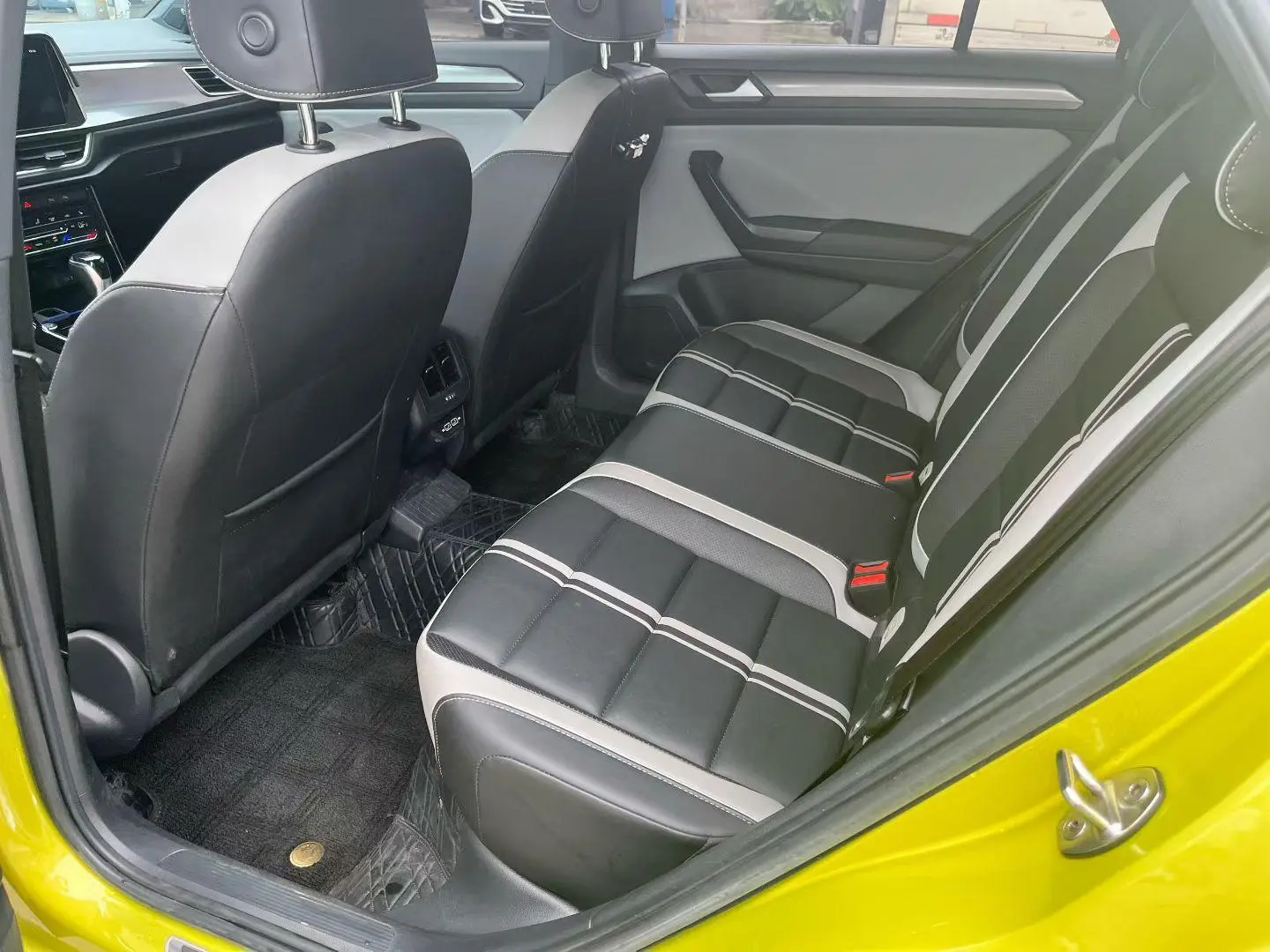Volkswagen T-Roc 2023 300TSI DSG