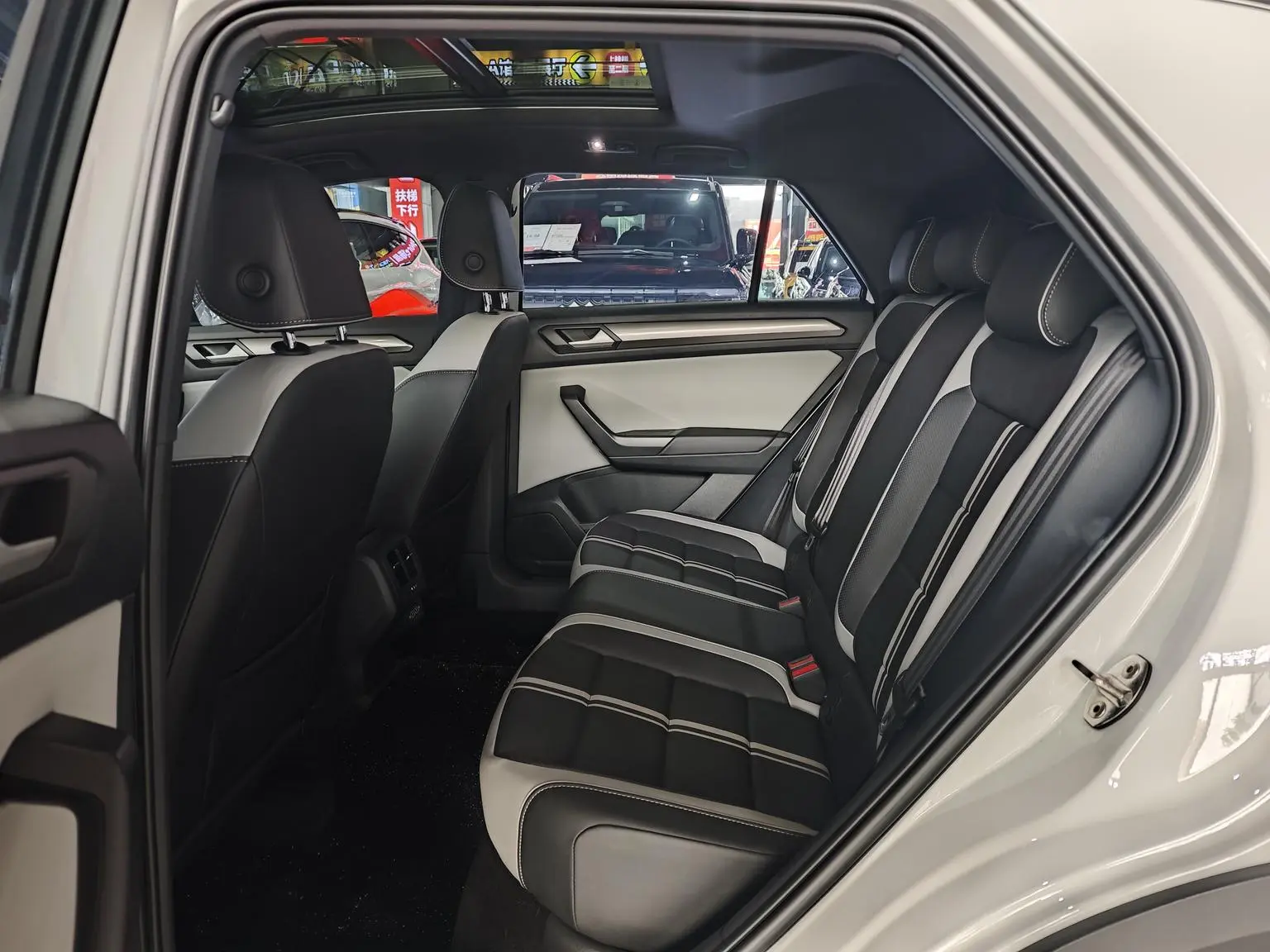 Volkswagen T-Roc 2023 300TSI DSG