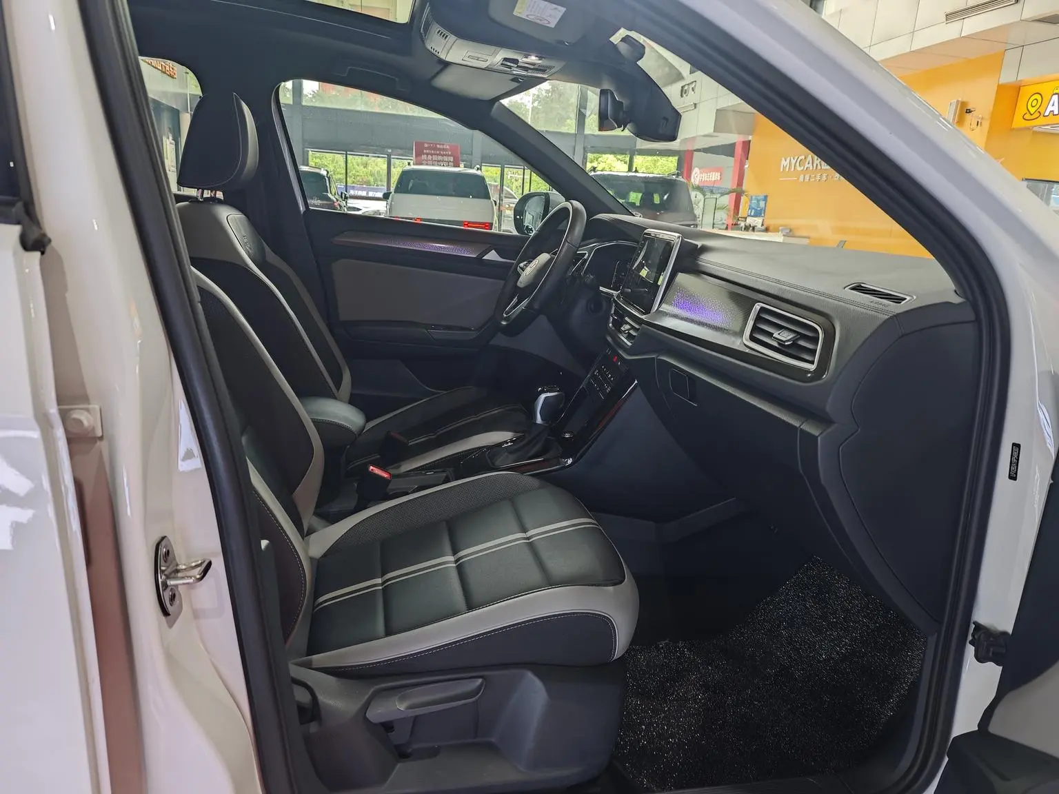 Volkswagen T-Roc 2023 300TSI DSG