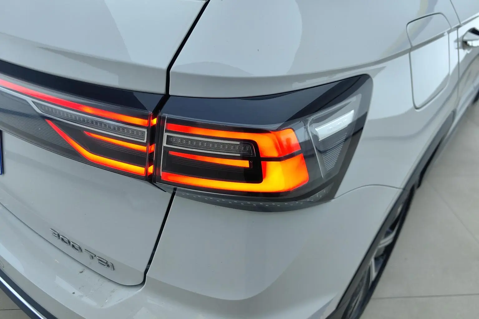 Volkswagen Tharu 2023 300TSI 2WD