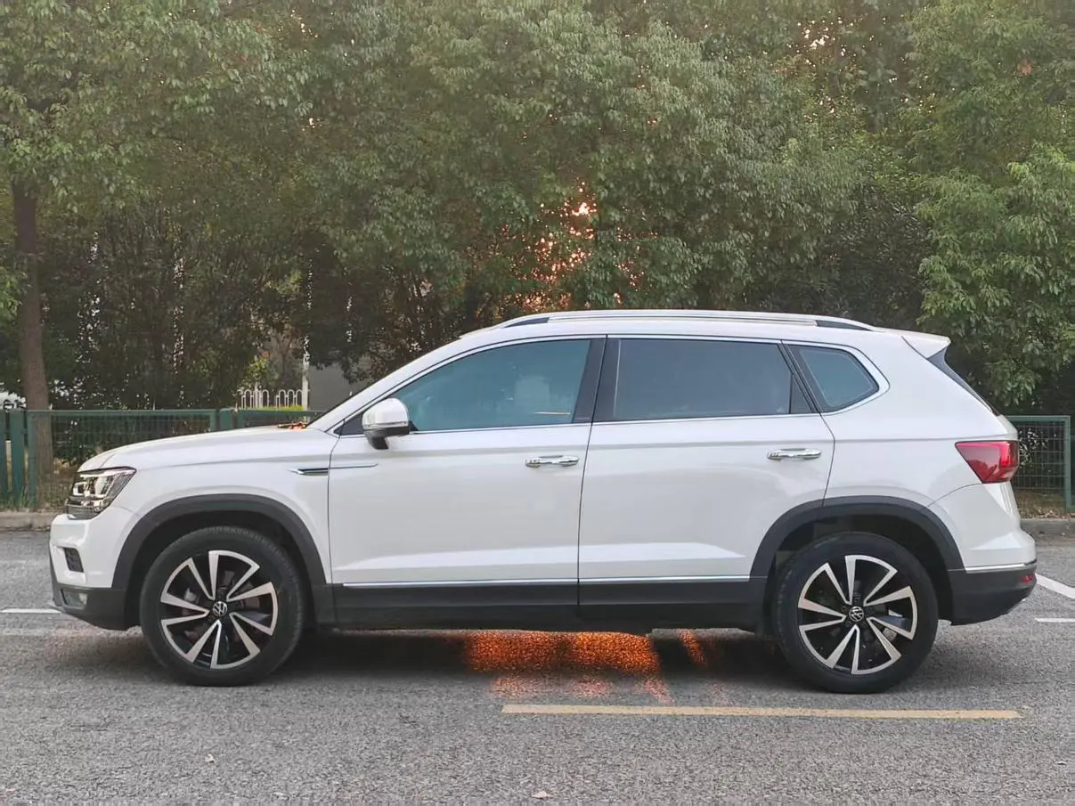 Volkswagen Tharu 2022 330TSI 4WD Luxury