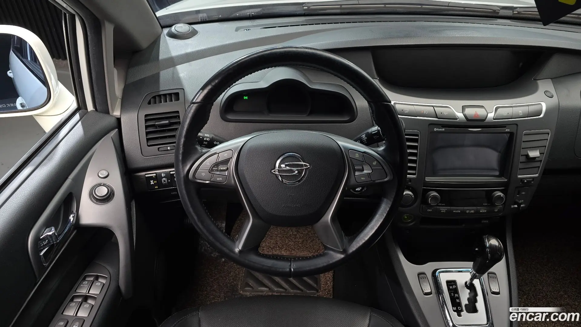 KG Mobility KORANDO 4WD Extreme Sport 9-Seater