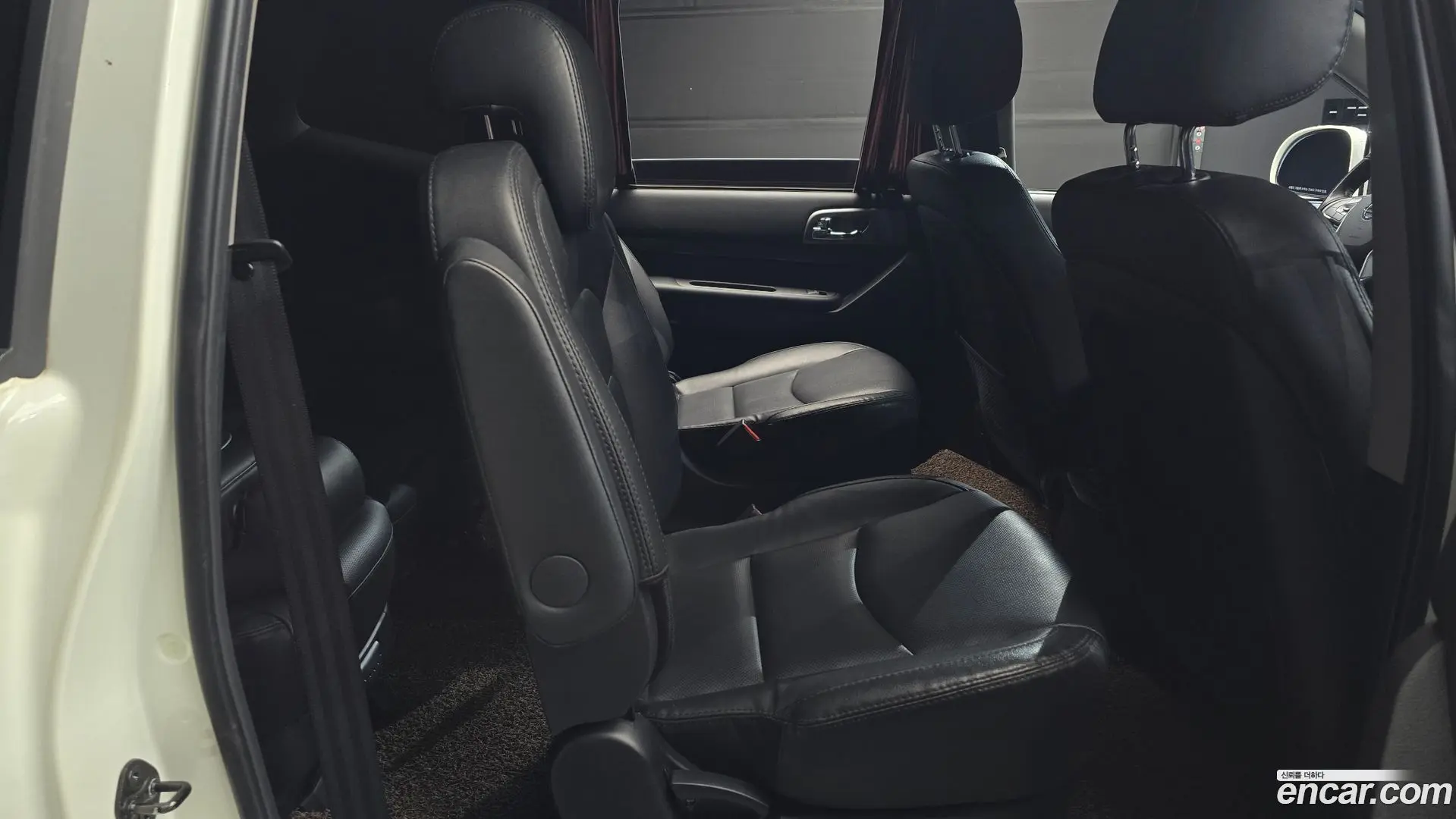 KG Mobility KORANDO 4WD Extreme Sport 9-Seater