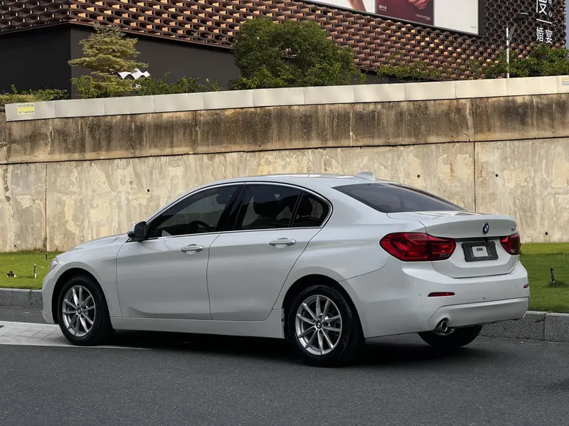 BMW 1 Series 2017 118i Fashion Model