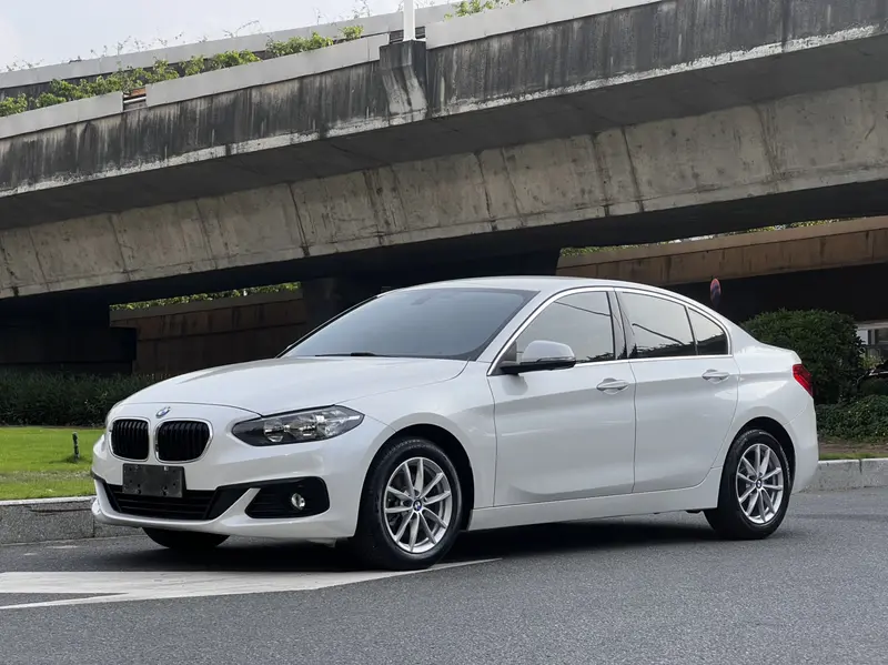 BMW 1 Series 2017 118i Fashion Model